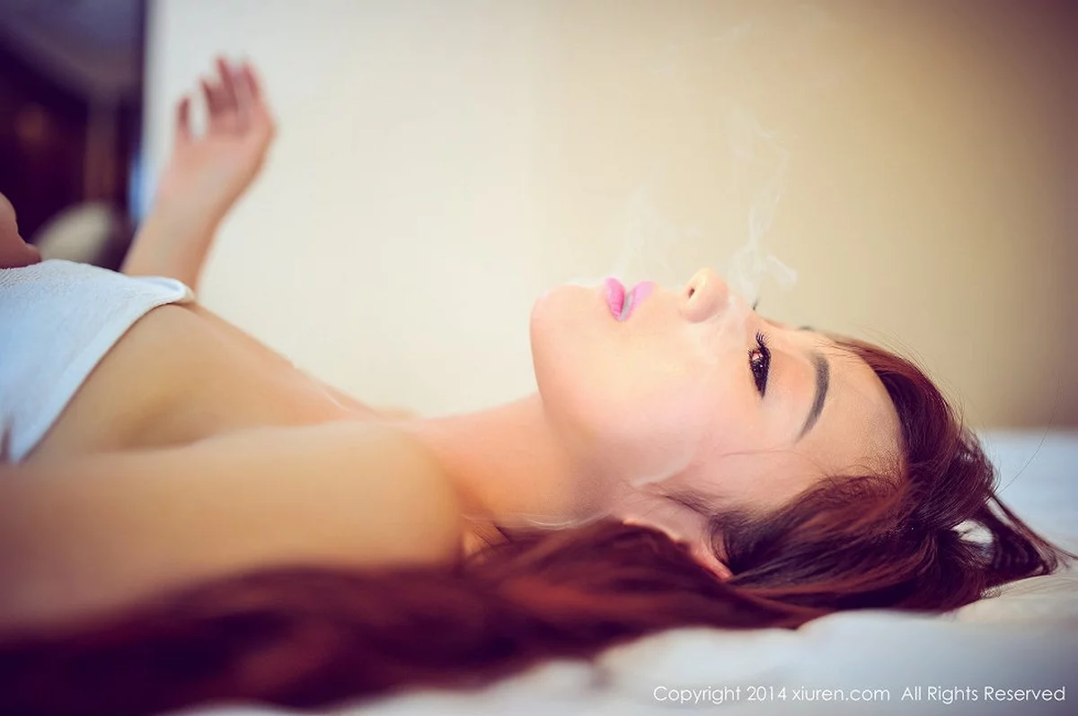 [XiuRen秀人网]No.112_嫩模周美美alicia私房情趣睡裙大床上秀诱人美体写真45P-秀人集