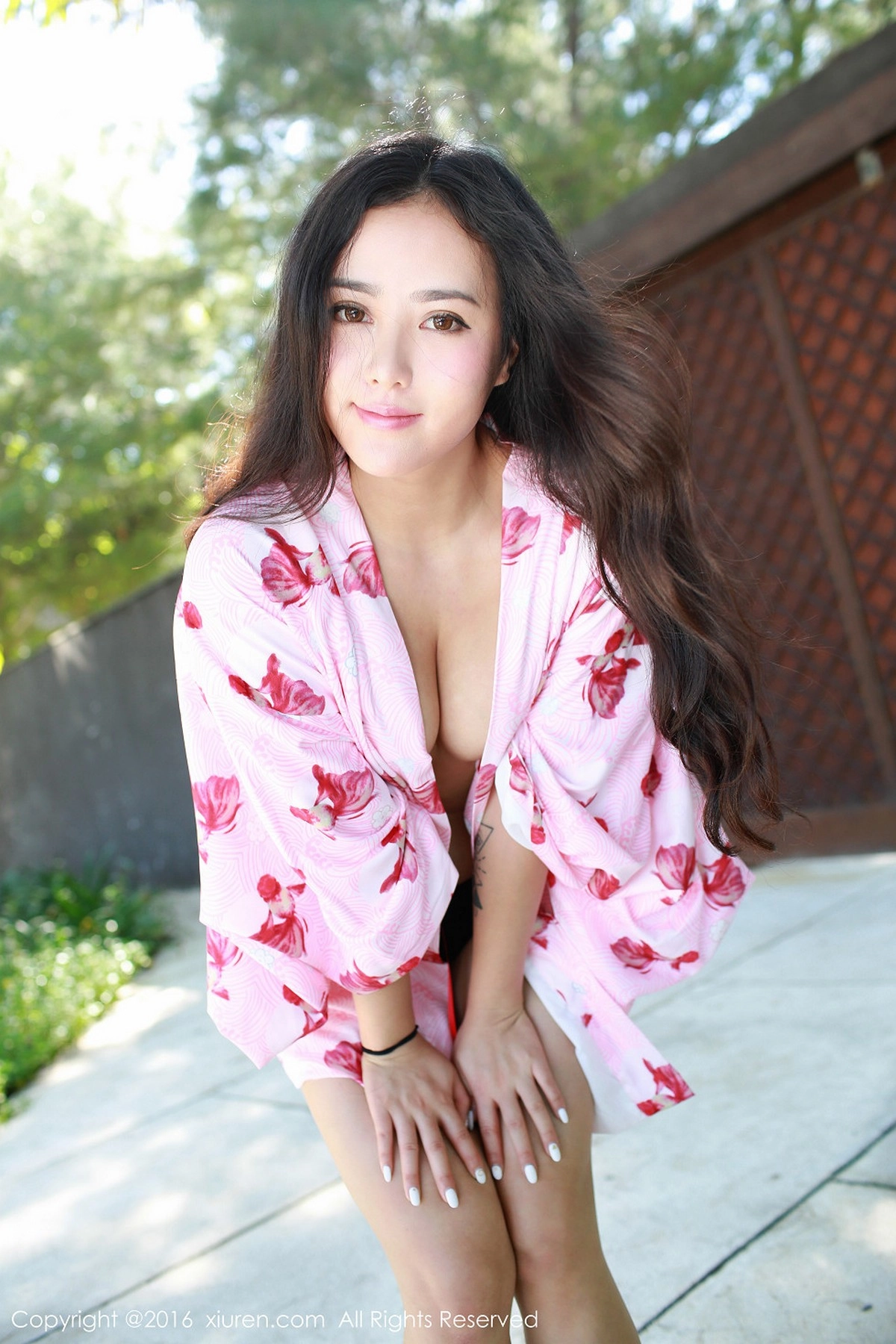 [XiuRen秀人网]No.554_嫩模Manuela玛鲁娜巴厘岛旅拍黑色丁字裤诱惑美臀写真47P-秀人集