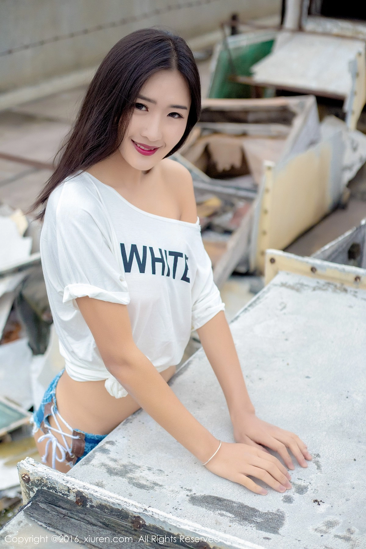 [XiuRen秀人网]No.624_嫩模周琰琳LIN室外露天天台性感内衣黑色蕾丝袜迷人美腿写真49P-秀人集