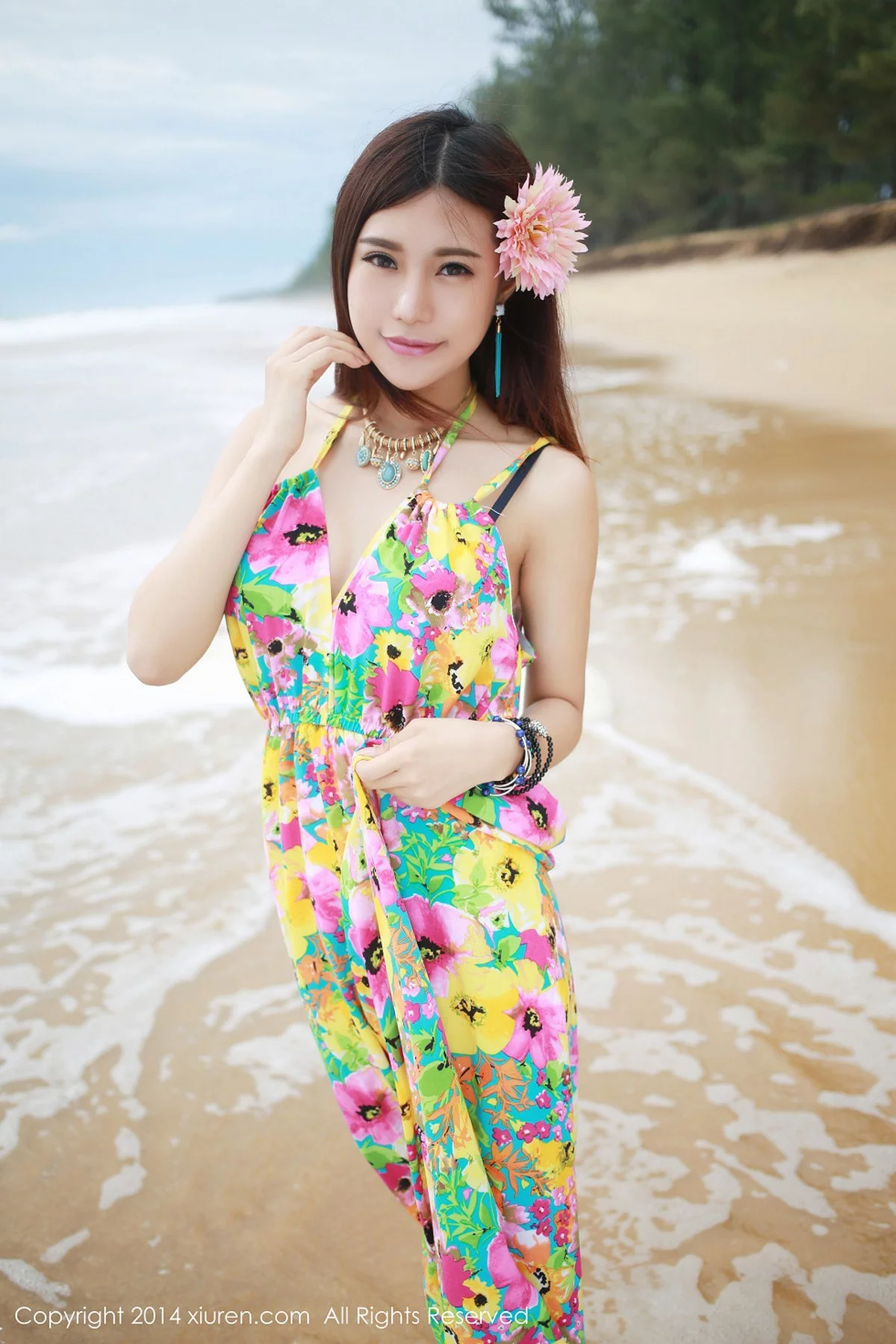 [XiuRen秀人网]No.200_花仙子美女绮里嘉ula花色连身裙海边撩人风情性感写真69P-秀人集