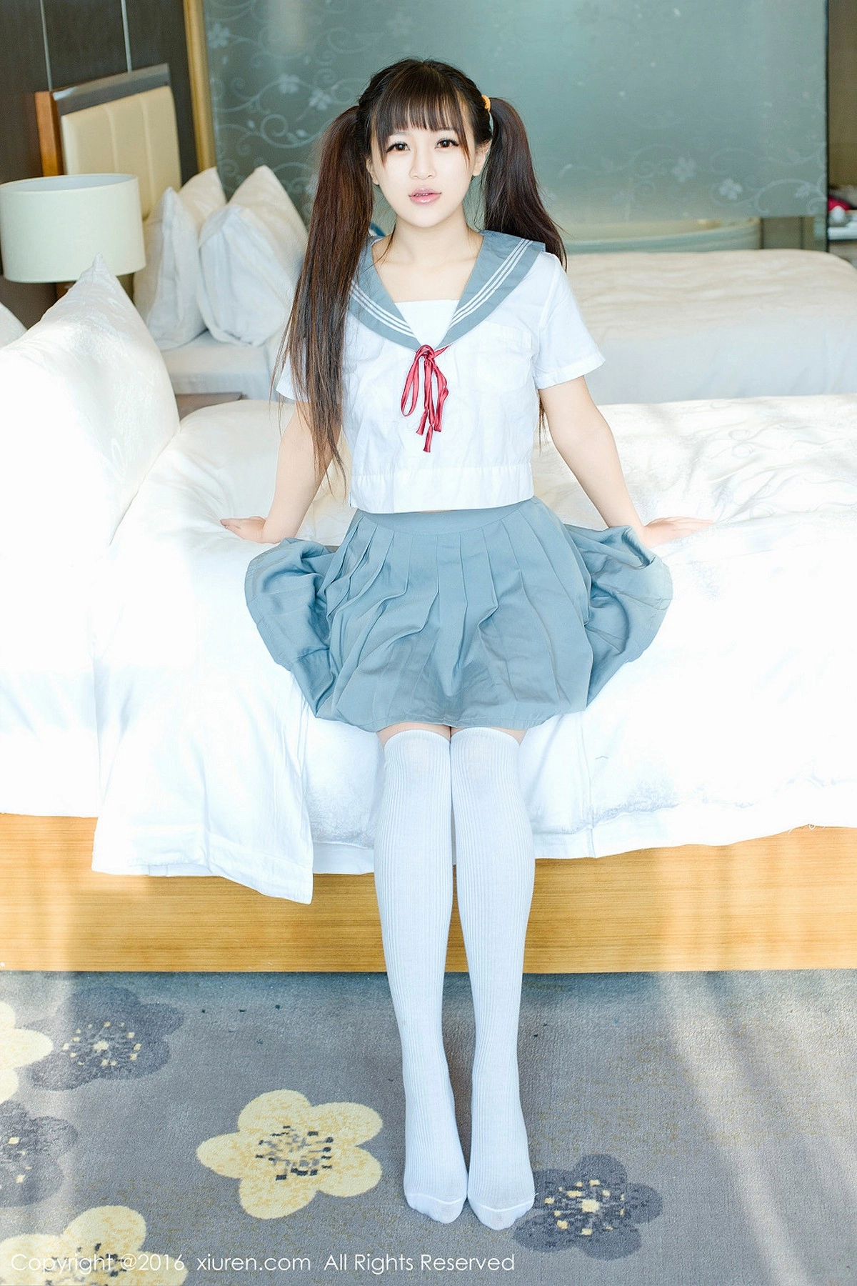 [XiuRen秀人网]No.672_嫩模熙熙熙熙恩居家学生装丝袜秀完美身材翘臀诱惑写真66P-秀人集