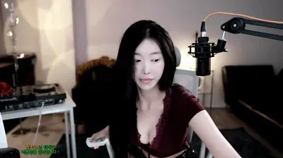 2025-10-19_04-31-19 – bumzi98 – BJ 하니니♥-秀人集